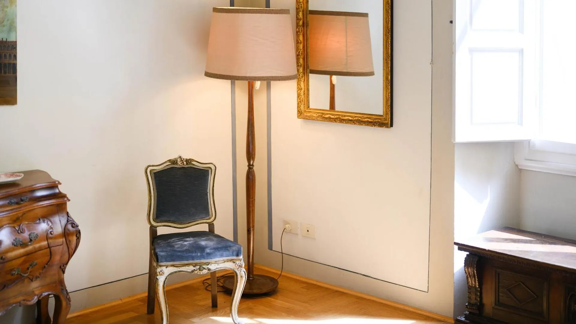 La Casa Degli Specchi Apartment Florence Italy