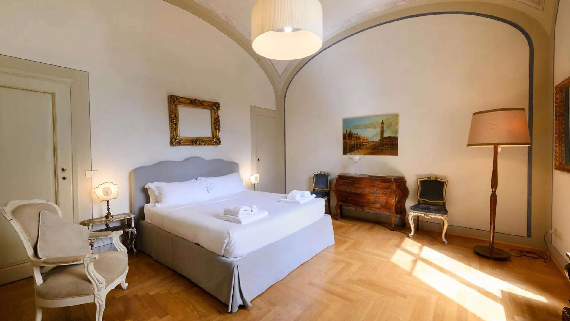 La Casa Degli Specchi contacts
