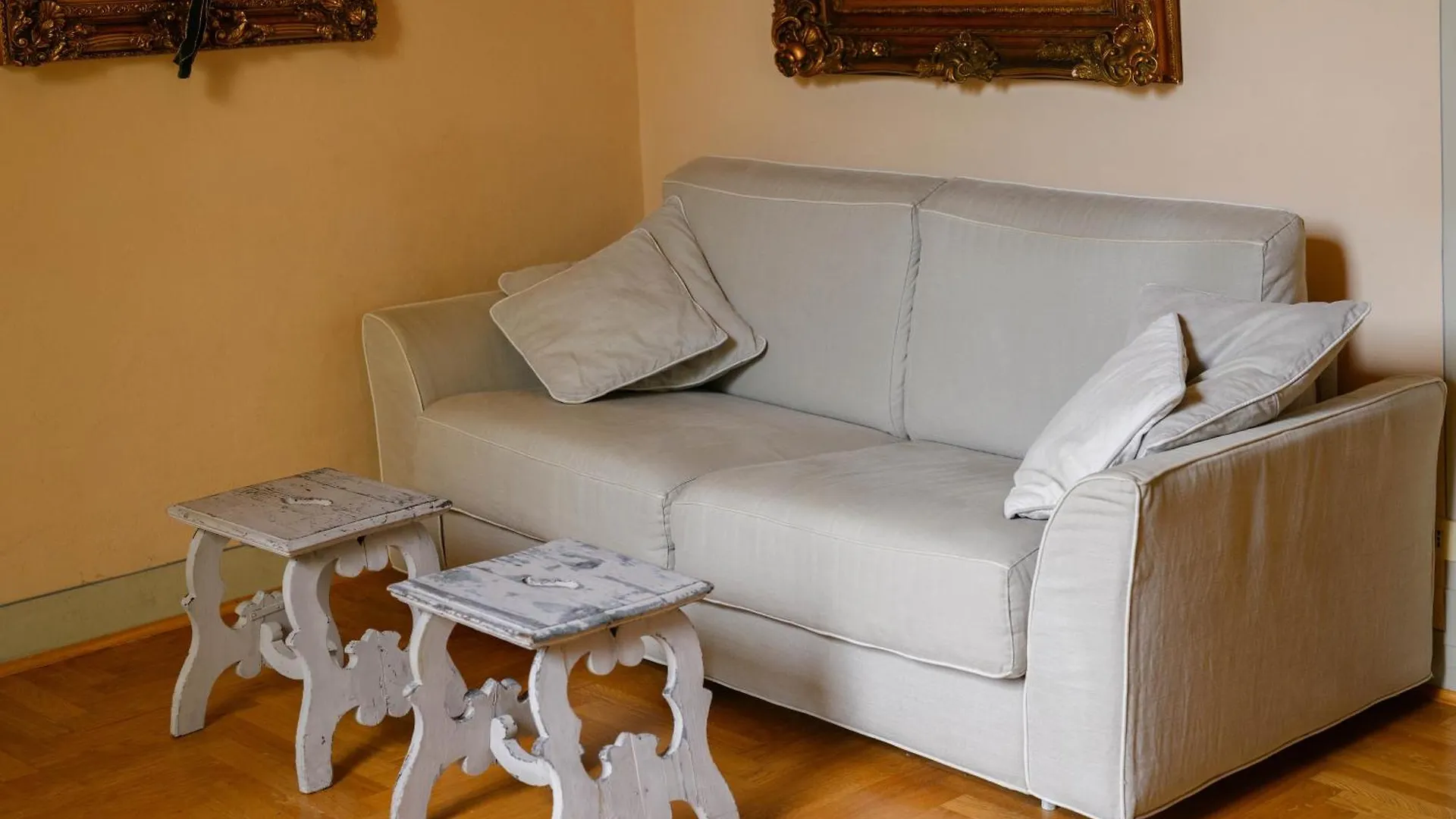 La Casa Degli Specchi Apartment Florence Italy